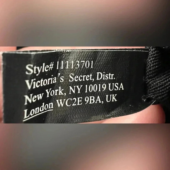 Victoria’s Secret | Limited Edition Silver
Weekender Tote Bag 2017. - Picture 15 of 16